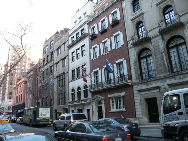 Housing in New York’s Upper East Side (Wikimedia Commons)